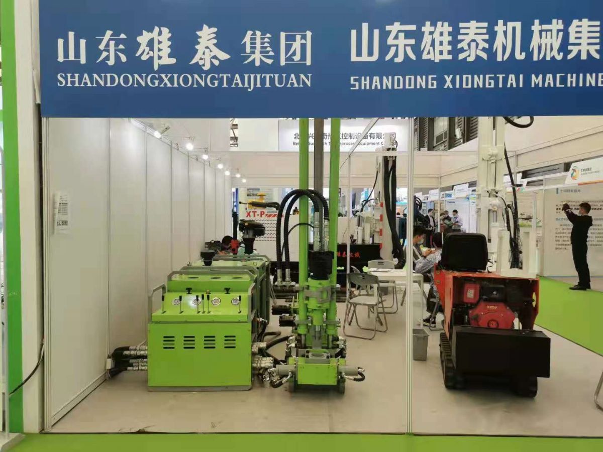 山東雄泰集團(tuán)攜雄泰土壤取樣鉆機(jī)便攜式全液壓巖芯鉆機(jī)參加第22屆中國環(huán)博會亞洲旗艦展